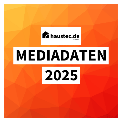 Orangefarbener geometrischer Hintergrund mit dem Text „haustec.de Mediendaten 2025“ in Schwarzweiß.