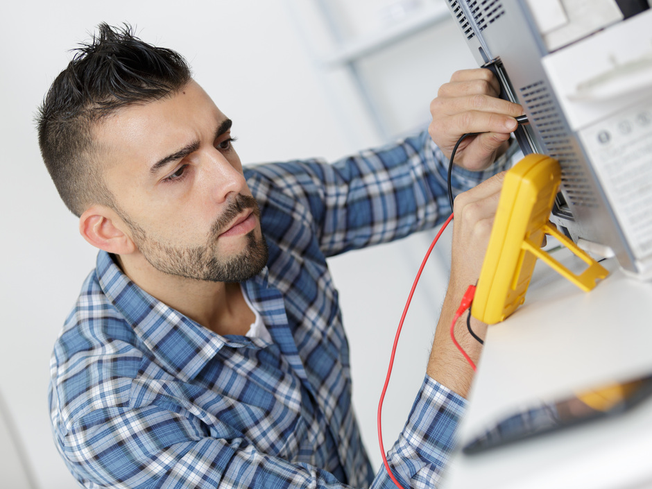 Warum Betriebe elektrische Betriebsmittel überprüfen müssen Warum Betriebe elektrische Betriebsmittel überprüfen müssen