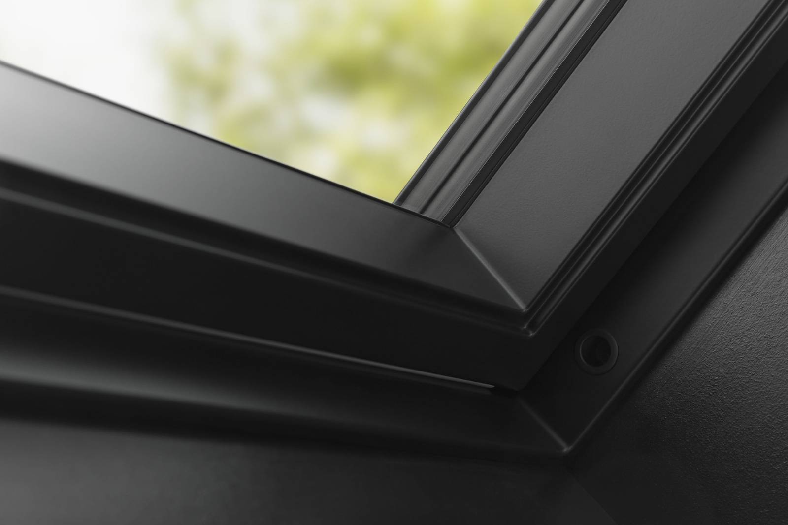 Velux GGU Black Dieses Dachfenster ist komplett schwarz