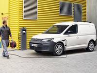 Neu unter den Lieferwagen: Der Caddy Cargo mit seinen zwei Karosserielängen ist jetzt auch als Plug-In-Hybrid zu haben und bietet eine Nutzlast von mindestens 650 kg