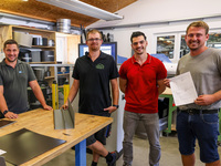 Landesübergreifende Zusammenarbeit: Der Spengler-Netzwerker Landesübergreifende Zusammenarbeit: Der Spengler-Netzwerker