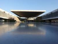 Nationalmuseum für Anthropologie in Mexiko: Bronzesäule trägt ganzes Museumsvordach Nationalmuseum für Anthropologie in Mexiko: Bronzesäule trägt ganzes Museumsvordach